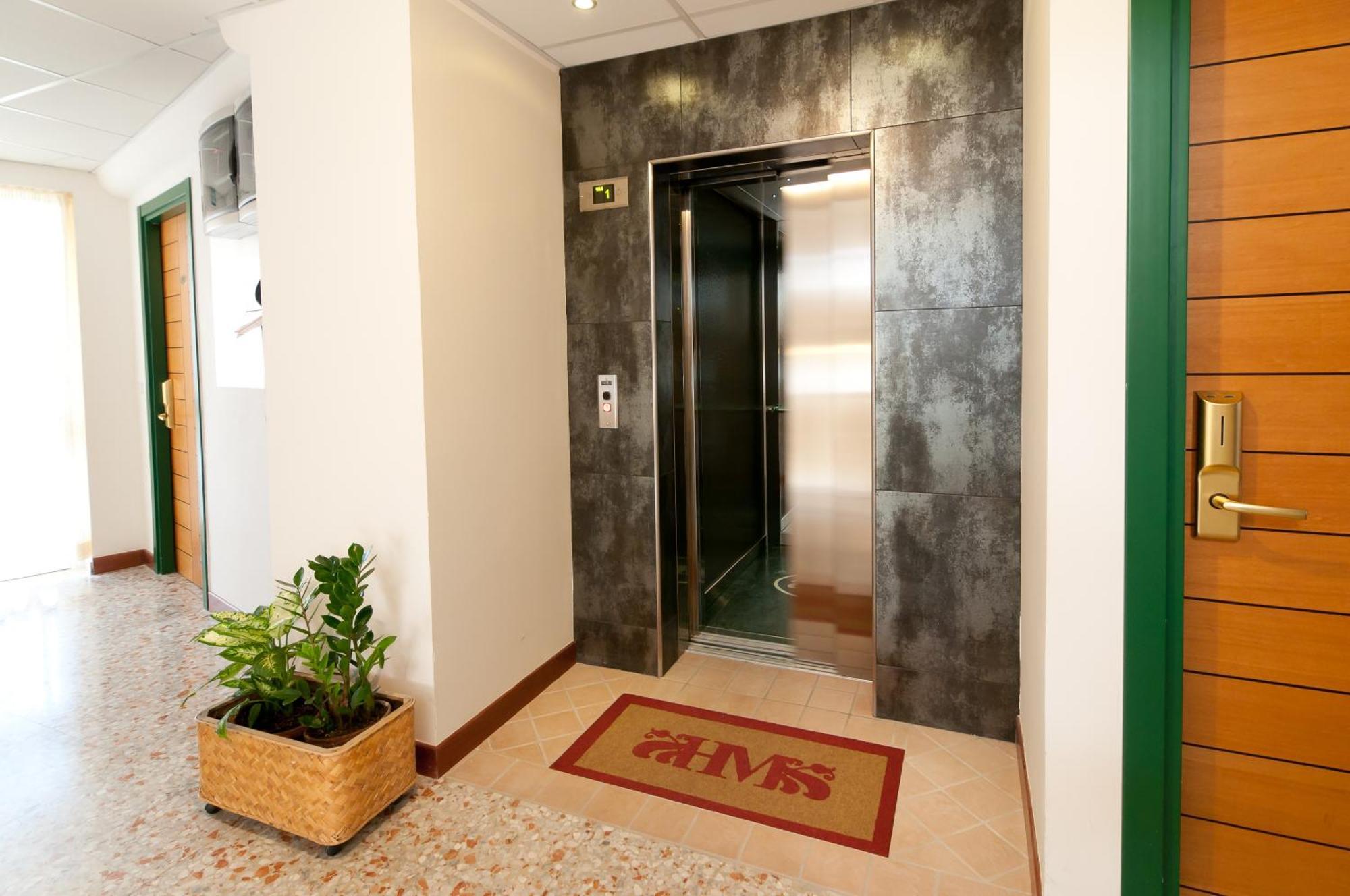 Hotel Milan 로솔리나 마레 외부 사진